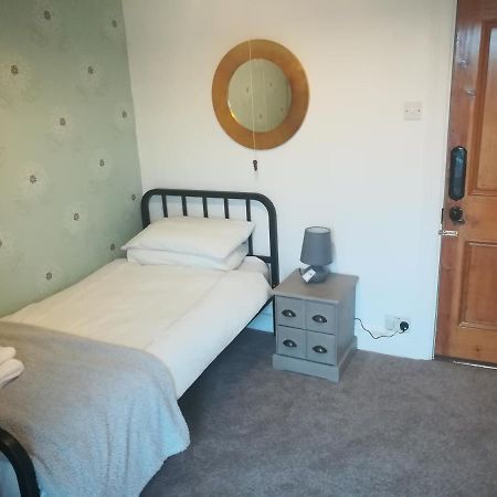 Bed and Breakfast Y Garreg Wen Llanybydder Экстерьер фото