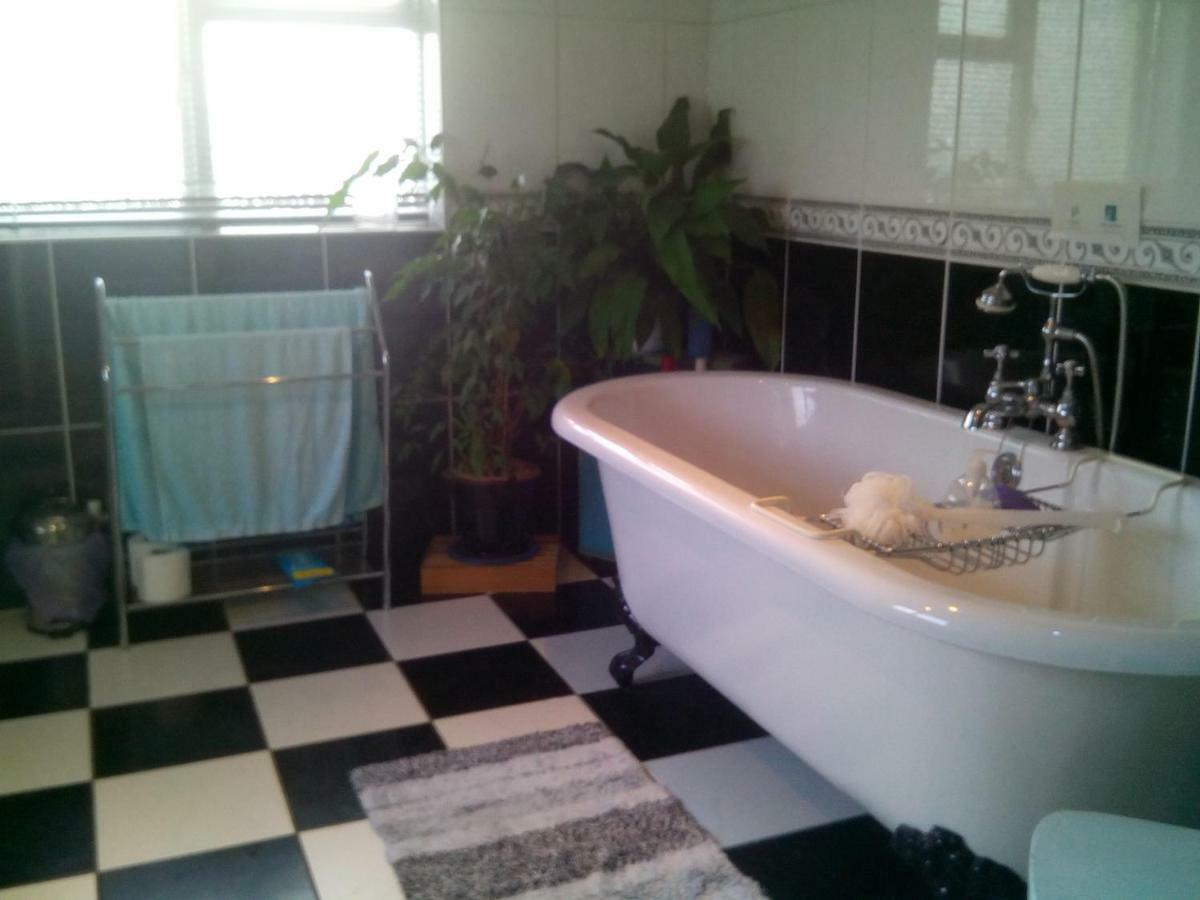 Bed and Breakfast Y Garreg Wen Llanybydder Экстерьер фото