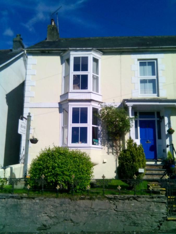 Bed and Breakfast Y Garreg Wen Llanybydder Экстерьер фото