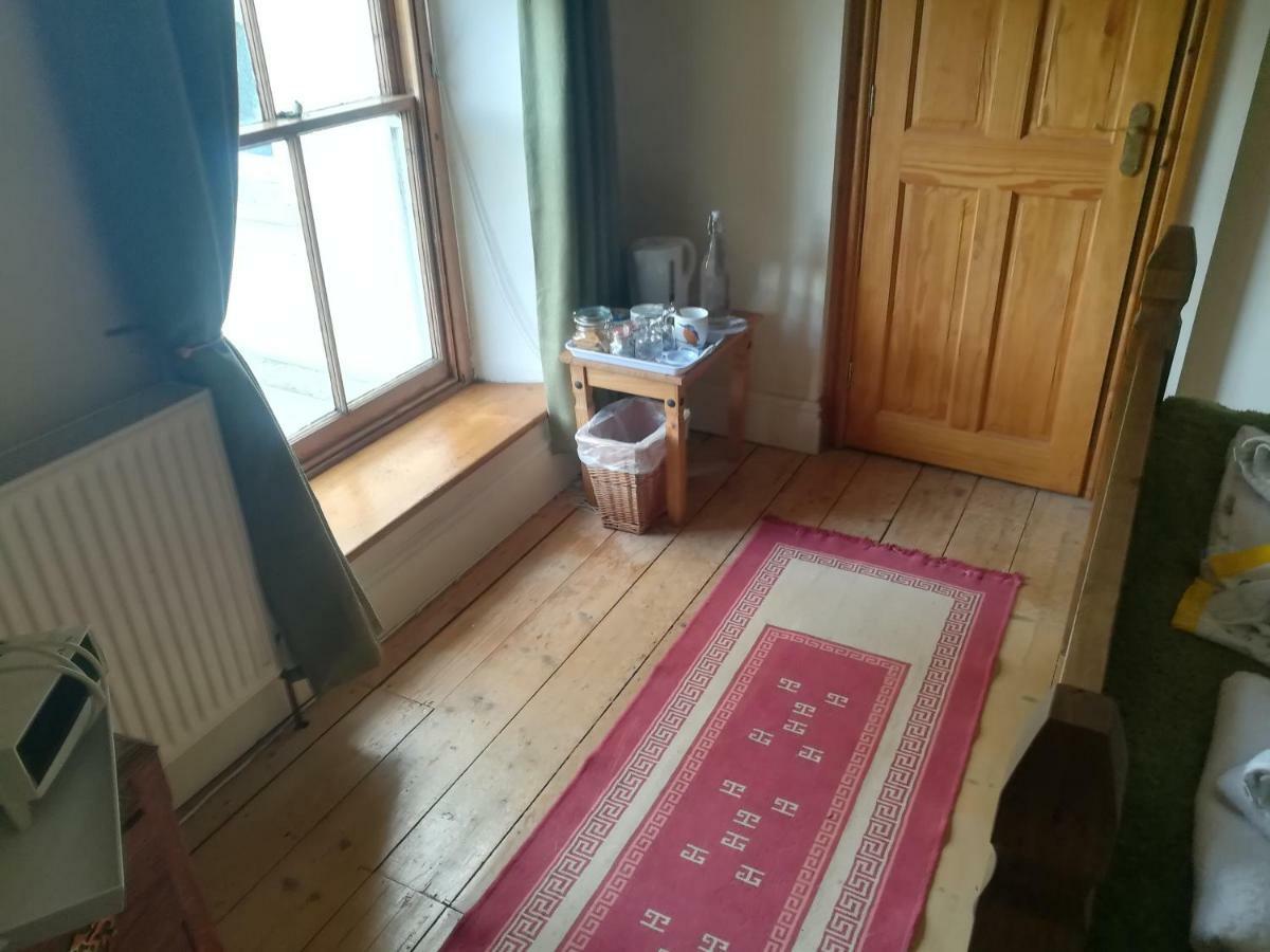 Bed and Breakfast Y Garreg Wen Llanybydder Экстерьер фото