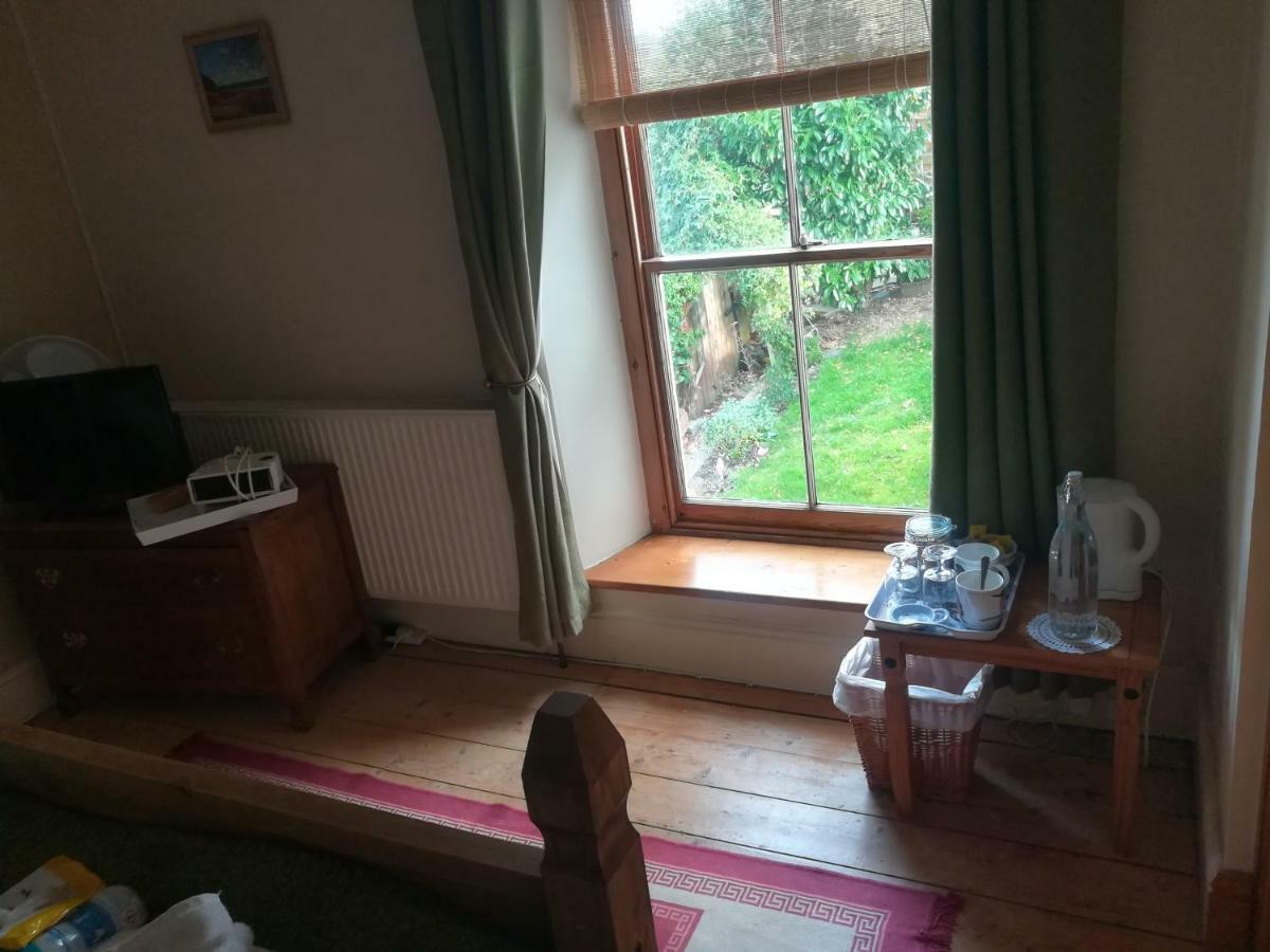 Bed and Breakfast Y Garreg Wen Llanybydder Экстерьер фото