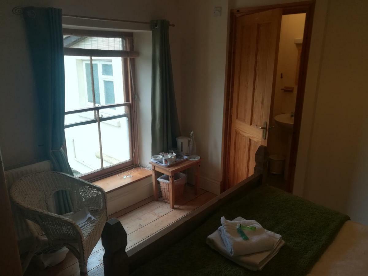 Bed and Breakfast Y Garreg Wen Llanybydder Экстерьер фото