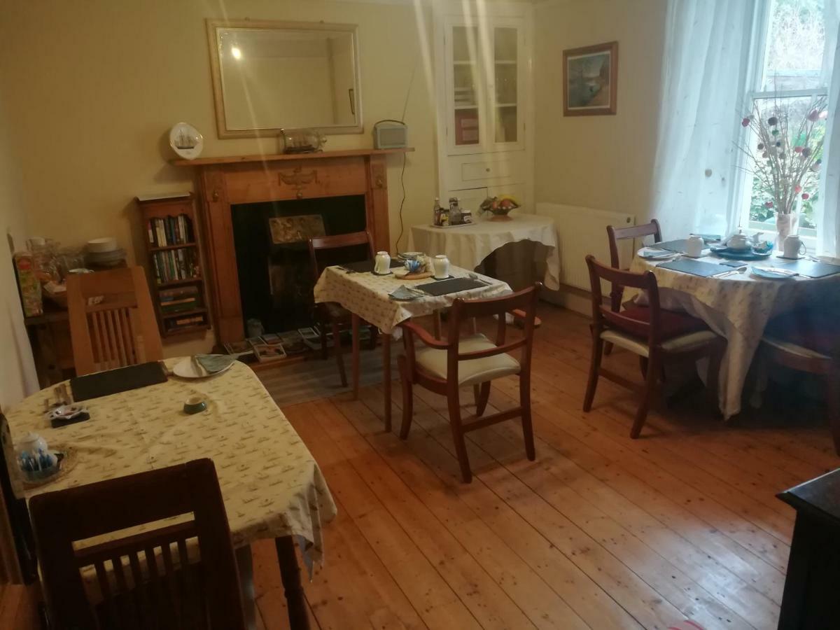 Bed and Breakfast Y Garreg Wen Llanybydder Экстерьер фото