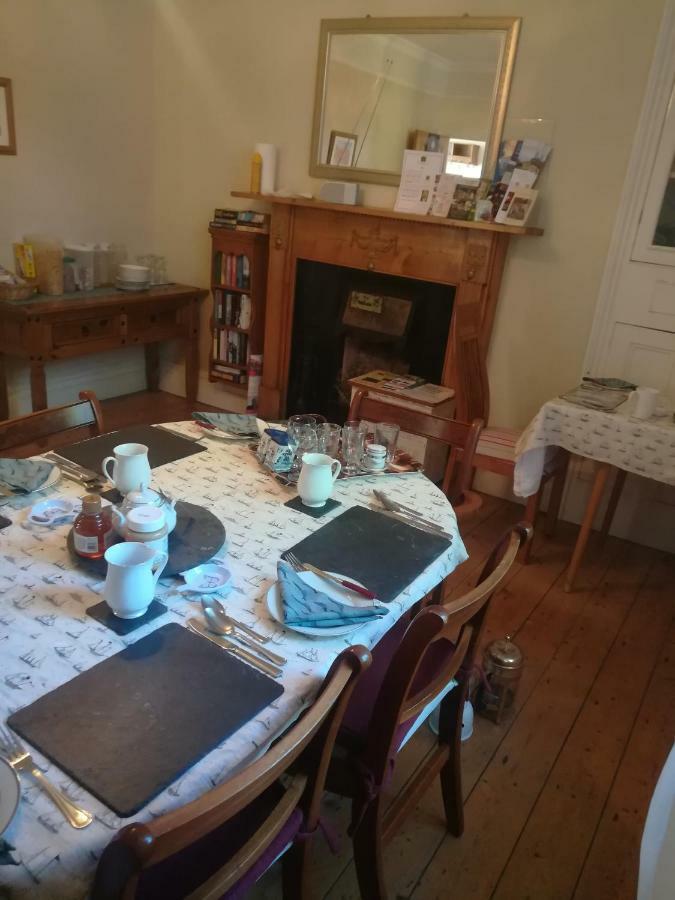 Bed and Breakfast Y Garreg Wen Llanybydder Экстерьер фото