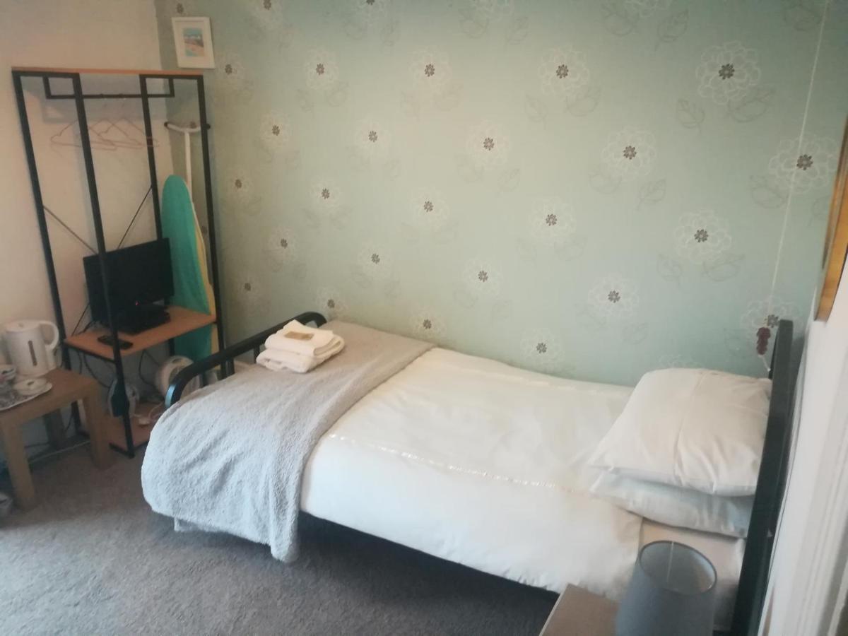 Bed and Breakfast Y Garreg Wen Llanybydder Экстерьер фото