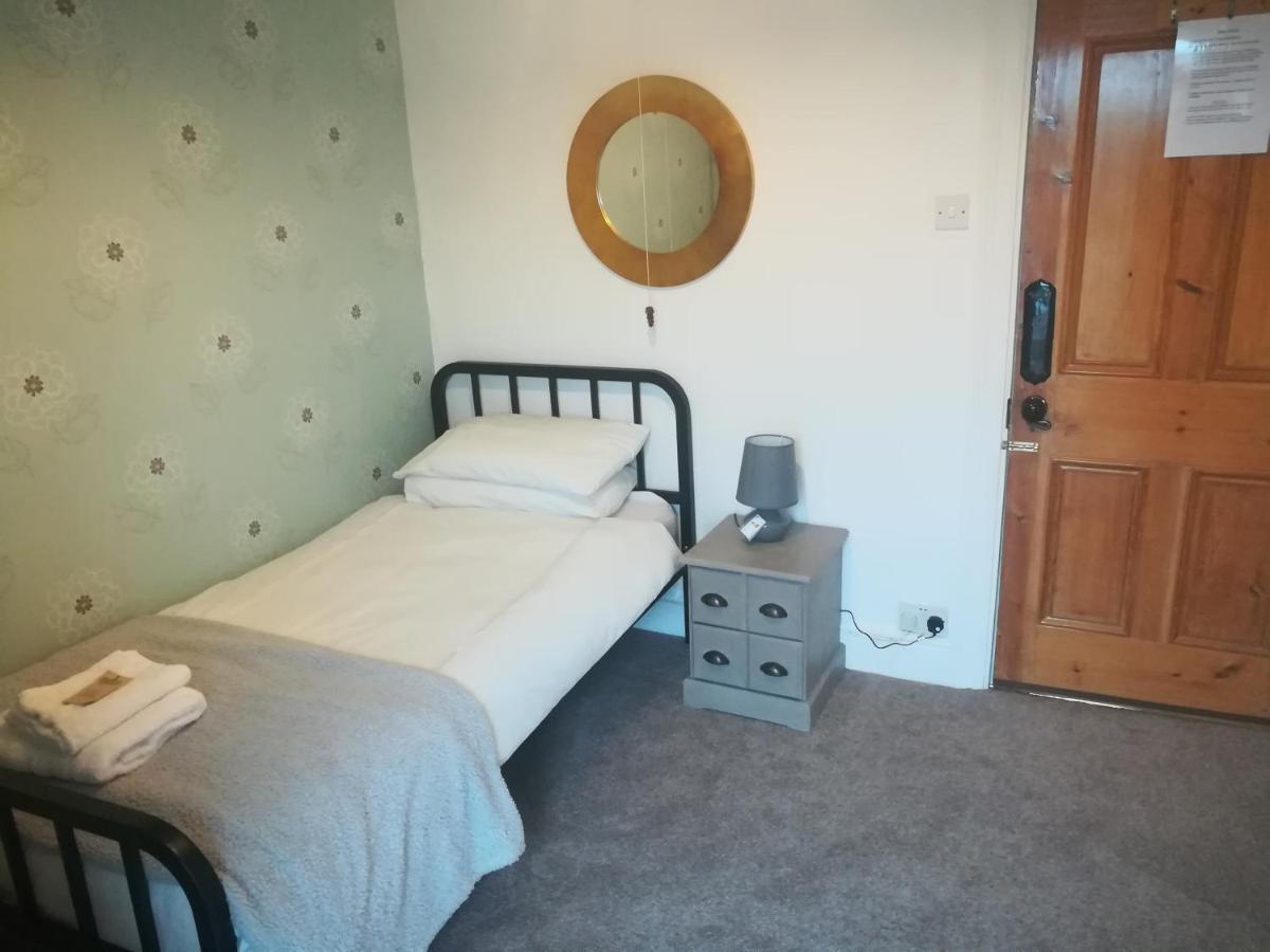 Bed and Breakfast Y Garreg Wen Llanybydder Экстерьер фото