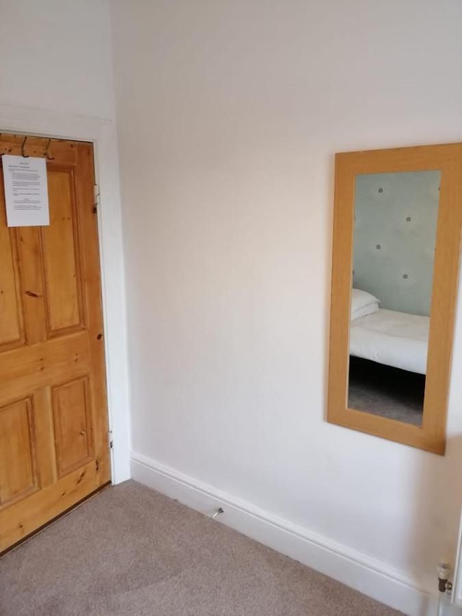 Bed and Breakfast Y Garreg Wen Llanybydder Экстерьер фото
