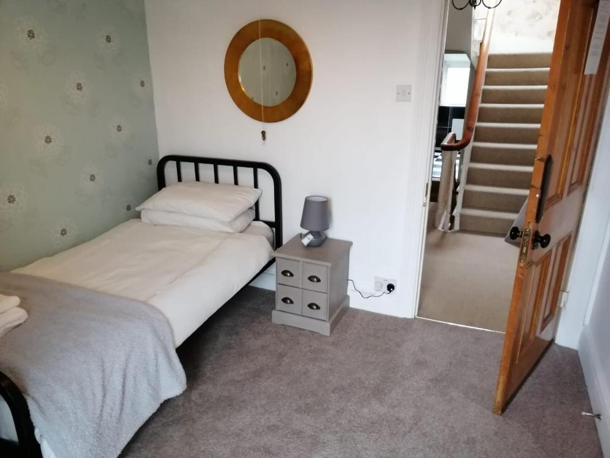 Bed and Breakfast Y Garreg Wen Llanybydder Экстерьер фото